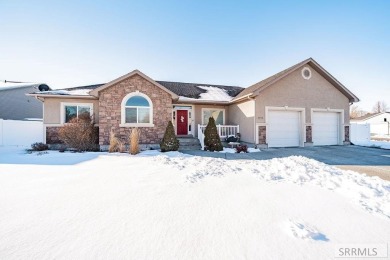 This beautiful 5-bedroom, 3-bathroom home is located in the on Sage Lakes Municipal Golf Course in Idaho - for sale on GolfHomes.com, golf home, golf lot