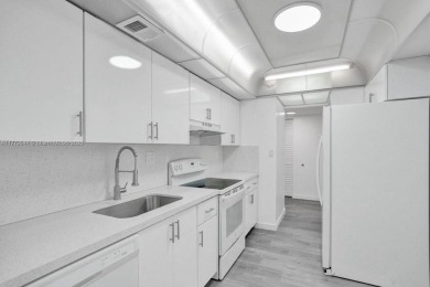 INVESTOR OPPORTUNITY !! Unit Currently occupied by Excellent and on Inverrary Country Club in Florida - for sale on GolfHomes.com, golf home, golf lot