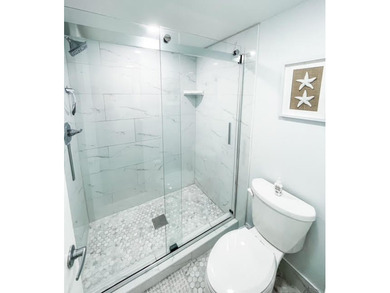 Beautifully updated 2 bedroom, 2 bath, 5th floor, furnished on Ocean Village Golf Course in Florida - for sale on GolfHomes.com, golf home, golf lot