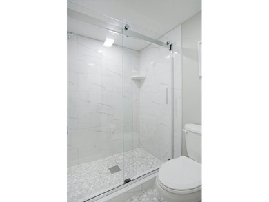 Beautifully updated 2 bedroom, 2 bath, 5th floor, furnished on Ocean Village Golf Course in Florida - for sale on GolfHomes.com, golf home, golf lot