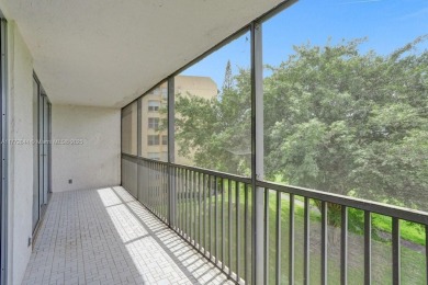 INVESTOR OPPORTUNITY !! Unit Currently occupied by Excellent and on Inverrary Country Club in Florida - for sale on GolfHomes.com, golf home, golf lot
