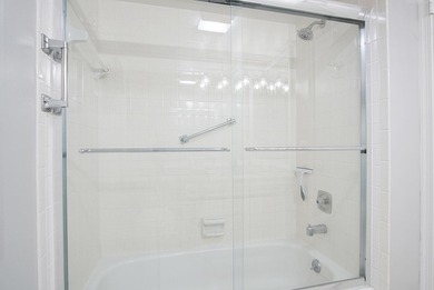 Beautifully updated 2 bedroom, 2 bath, 5th floor, furnished on Ocean Village Golf Course in Florida - for sale on GolfHomes.com, golf home, golf lot