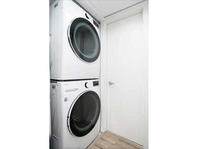 Beautifully updated 2 bedroom, 2 bath, 5th floor, furnished on Ocean Village Golf Course in Florida - for sale on GolfHomes.com, golf home, golf lot