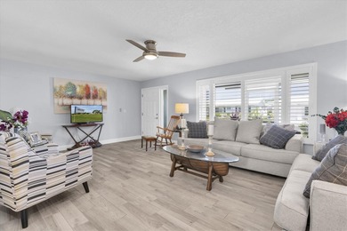 This stunning 2 bedroom, 2 bath, 1 car garage, 1649 sq. ft. home on Mainlands Golf Club in Florida - for sale on GolfHomes.com, golf home, golf lot