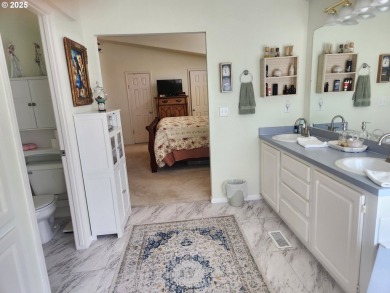 Immaculate triple-wide 3bd 2 bath mfg. on 1.74 acres overlooking on China Creek Golf Course in Oregon - for sale on GolfHomes.com, golf home, golf lot