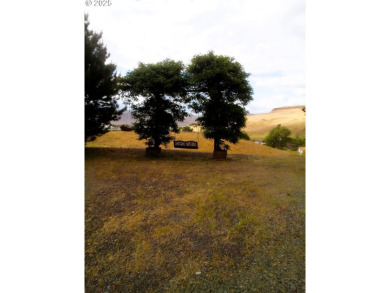 Immaculate triple-wide 3bd 2 bath mfg. on 1.74 acres overlooking on China Creek Golf Course in Oregon - for sale on GolfHomes.com, golf home, golf lot