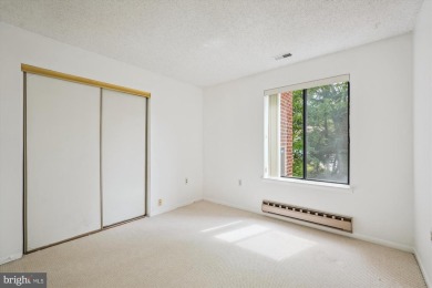 Lovely 2-bedroom/2 -bath condo home with  lots of natural light on Leisure World Golf Club in Maryland - for sale on GolfHomes.com, golf home, golf lot