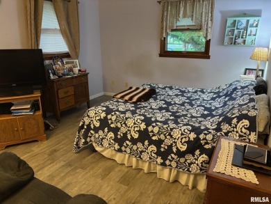 Homeowners have lived in this home for almost 40 years and on Edgewood Golf Course in Illinois - for sale on GolfHomes.com, golf home, golf lot