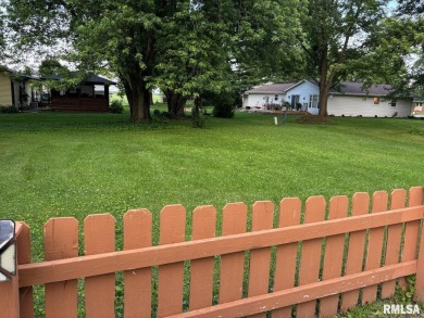 Homeowners have lived in this home for almost 40 years and on Edgewood Golf Course in Illinois - for sale on GolfHomes.com, golf home, golf lot
