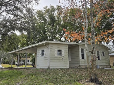 ZELLWOOD STRATION 2 BEDROOM 2 BATH home. Inside house needs on Zellwood Station Country Club in Florida - for sale on GolfHomes.com, golf home, golf lot