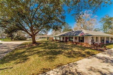 Beautifully renovated 3-bed, 2-bath brick home featuring a 2019 on Pinewood Country Club in Louisiana - for sale on GolfHomes.com, golf home, golf lot