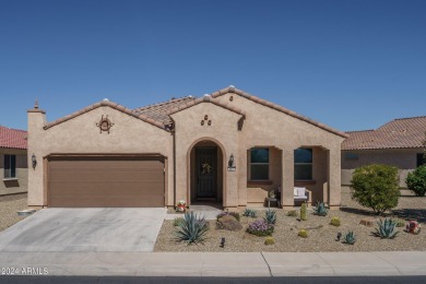 Immaculate 2-bed, 2-bath home boasts a stunning great room on Copper Canyon Golf Club in Arizona - for sale on GolfHomes.com, golf home, golf lot