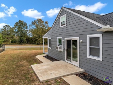 Move-In Ready Bungalow in Reynolds, GA!  This beautifully on Reynolds Golf Course in Georgia - for sale on GolfHomes.com, golf home, golf lot