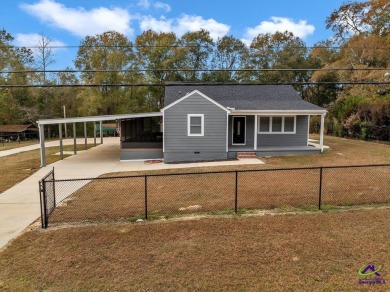 Move-In Ready Bungalow in Reynolds, GA!  30K PRICE REDUCTION AND on Reynolds Golf Course in Georgia - for sale on GolfHomes.com, golf home, golf lot