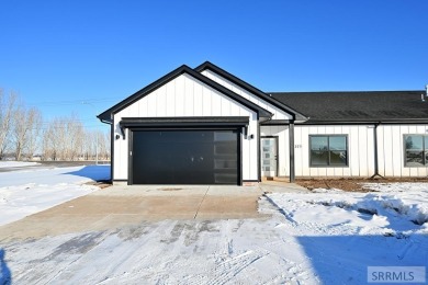 This stunning townhouse, located adjacent to the Sage Lakes Golf on Sage Lakes Municipal Golf Course in Idaho - for sale on GolfHomes.com, golf home, golf lot