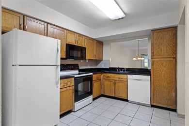 Recently vacated and ready to move in! Rare opportunity to own on Ventura Country Club in Florida - for sale on GolfHomes.com, golf home, golf lot