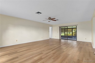 Beautiful Golf Course Home - Move-In Ready! Perfectly maintained on Inverness Golf and Country Club in Florida - for sale on GolfHomes.com, golf home, golf lot