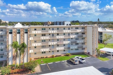 One or more photo(s) has been virtually staged. Welcome to the on Pinebrook/Ironwood Golf Course in Florida - for sale on GolfHomes.com, golf home, golf lot