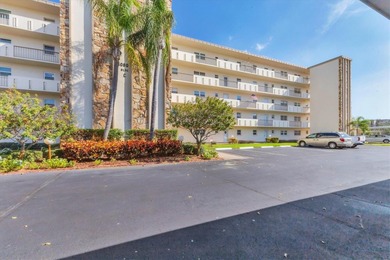 One or more photo(s) has been virtually staged. Welcome to the on Pinebrook/Ironwood Golf Course in Florida - for sale on GolfHomes.com, golf home, golf lot