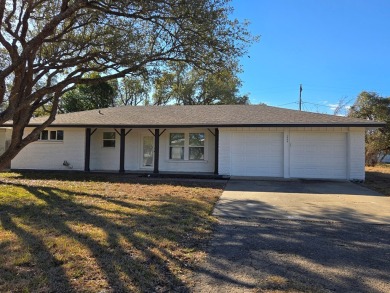 Great 3/2/2 in the coveted Subdivision of Little Bay Shores! on Rockport Country Club in Texas - for sale on GolfHomes.com, golf home, golf lot