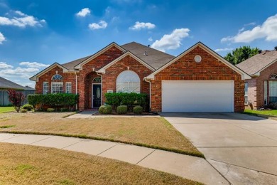 Come check out this spacious 4 bedroom, 2 bathroom brick-style on Shady Valley Golf Club in Texas - for sale on GolfHomes.com, golf home, golf lot