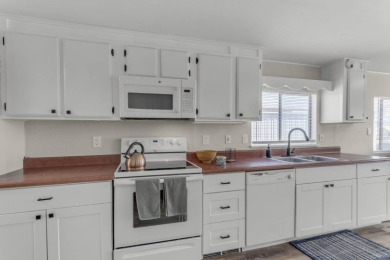 Won't find a more updated furnished home, WITH a golf cart for on Viewpoint Golf Resort in Arizona - for sale on GolfHomes.com, golf home, golf lot