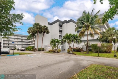 HANDYMAN SPECIAL!!! Don't Miss Out On The Opportunity To Own on Oriole Golf and Tennis Club in Florida - for sale on GolfHomes.com, golf home, golf lot