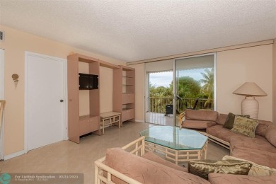 HANDYMAN SPECIAL!!! Don't Miss Out On The Opportunity To Own on Oriole Golf and Tennis Club in Florida - for sale on GolfHomes.com, golf home, golf lot