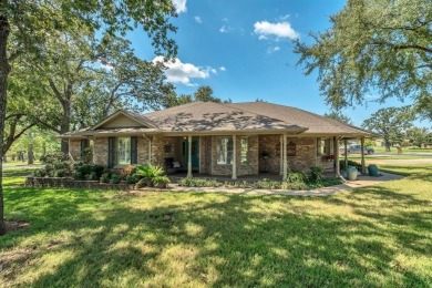 Immaculate and ready for immediate move in! This 3 BR, 2 BA, 2 on Lake Kiowa Golf Course in Texas - for sale on GolfHomes.com, golf home, golf lot