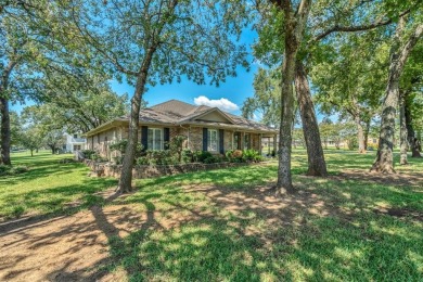 Immaculate and ready for immediate move in! This 3 BR, 2 BA, 2 on Lake Kiowa Golf Course in Texas - for sale on GolfHomes.com, golf home, golf lot