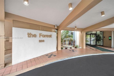 Lovely unit 2 bedrooms, 2 baths in the PH/8th. floor. This unit on Pembroke Lakes Golf Club in Florida - for sale on GolfHomes.com, golf home, golf lot