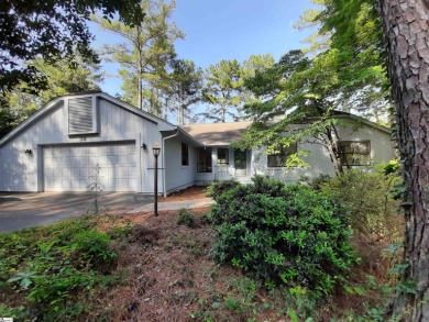 Don't miss this move-in ready Keowee Key single family home on on Keowee Key Golf and Country Club in South Carolina - for sale on GolfHomes.com, golf home, golf lot