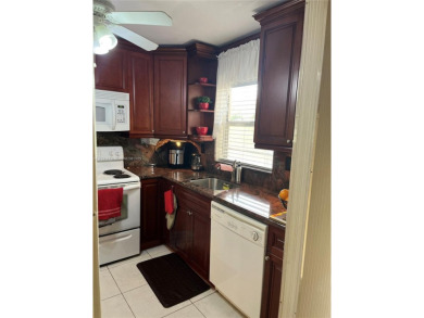 Beautiful, spacious and well kept 1 bedroom condo with 1 and a on Sunrise Lakes Phase III in Florida - for sale on GolfHomes.com, golf home, golf lot