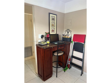 Beautiful, spacious and well kept 1 bedroom condo with 1 and a on Sunrise Lakes Phase III in Florida - for sale on GolfHomes.com, golf home, golf lot