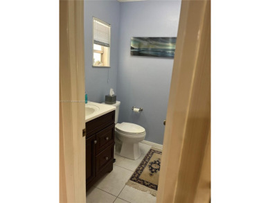Beautiful, spacious and well kept 1 bedroom condo with 1 and a on Sunrise Lakes Phase III in Florida - for sale on GolfHomes.com, golf home, golf lot