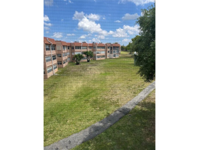 Beautiful, spacious and well kept 1 bedroom condo with 1 and a on Sunrise Lakes Phase III in Florida - for sale on GolfHomes.com, golf home, golf lot