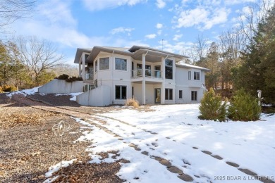 Prepare for entertaining in this modern home located in the on The Club At Old Kinderhook in Missouri - for sale on GolfHomes.com, golf home, golf lot