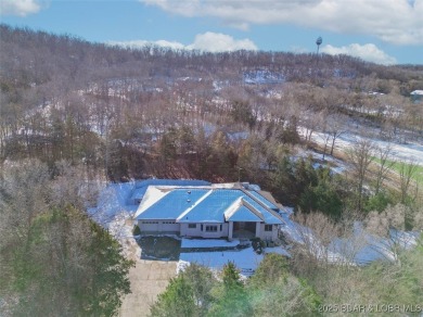 Prepare for entertaining in this modern home located in the on The Club At Old Kinderhook in Missouri - for sale on GolfHomes.com, golf home, golf lot