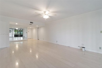 Spacious and beautifully maintained 2-bedroom, 2.5-bath on Bonaventure Country Club in Florida - for sale on GolfHomes.com, golf home, golf lot