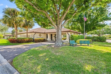 Under contract-accepting backup offers. Welcome to your on Mainlands Golf Club in Florida - for sale on GolfHomes.com, golf home, golf lot