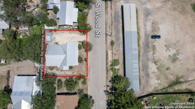Charming Downtown Uvalde Gem with Rustic Character and Modern on Uvalde Memorial Park Golf Course in Texas - for sale on GolfHomes.com, golf home, golf lot