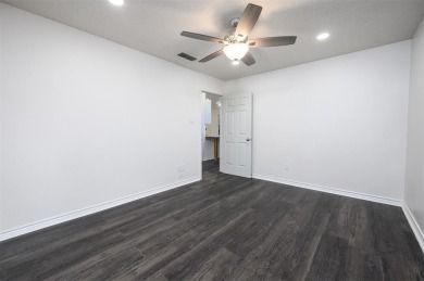 Seller PAYING HOA TRANSFER FEE FOR BUYER! 

Nestled in a on Holly Lake Ranch Golf Club in Texas - for sale on GolfHomes.com, golf home, golf lot