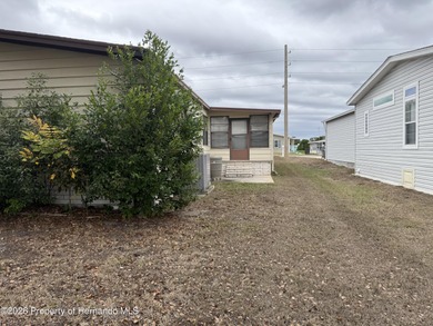 Welcome Home to High Point 55+ Golf Community This 1,560 sq ft on High Point Golf Club, Inc. in Florida - for sale on GolfHomes.com, golf home, golf lot