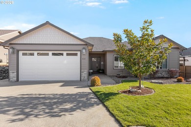 Adorable better than new home in highly desired West Sutherlin on Oak Hills Golf Club / Umpqua Golf Resort in Oregon - for sale on GolfHomes.com, golf home, golf lot