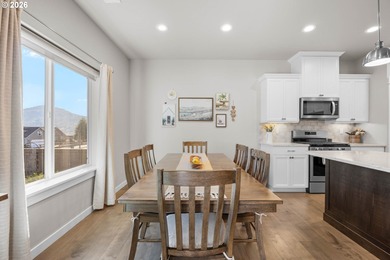 Adorable better than new home in highly desired West Sutherlin on Oak Hills Golf Club / Umpqua Golf Resort in Oregon - for sale on GolfHomes.com, golf home, golf lot