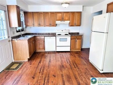 Shepherd Hills Townhome * 3 Bedrooms * 1 1/2 Baths * Freshly on Shepherd Hills Golf Club in Pennsylvania - for sale on GolfHomes.com, golf home, golf lot