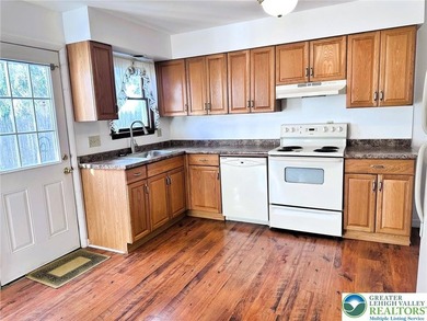 Shepherd Hills Townhome * 3 Bedrooms * 1 1/2 Baths * Freshly on Shepherd Hills Golf Club in Pennsylvania - for sale on GolfHomes.com, golf home, golf lot