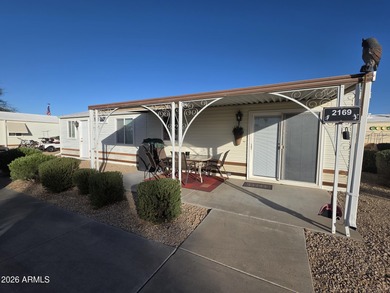 This rare 2bedroom, 2bathroom home offers a spacious living room on Great Eagle Golf Club in Arizona - for sale on GolfHomes.com, golf home, golf lot
