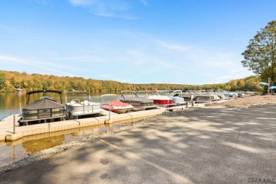 Beautiful 3 bedroom/2.5 bath unit located in the Arrowhead on Northwinds Golf Course in Pennsylvania - for sale on GolfHomes.com, golf home, golf lot