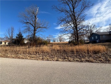 Awesome Level Golf Course Lot overlooking #4 Fairway at Indian on Indian Rock Golf Club in Missouri - for sale on GolfHomes.com, golf home, golf lot